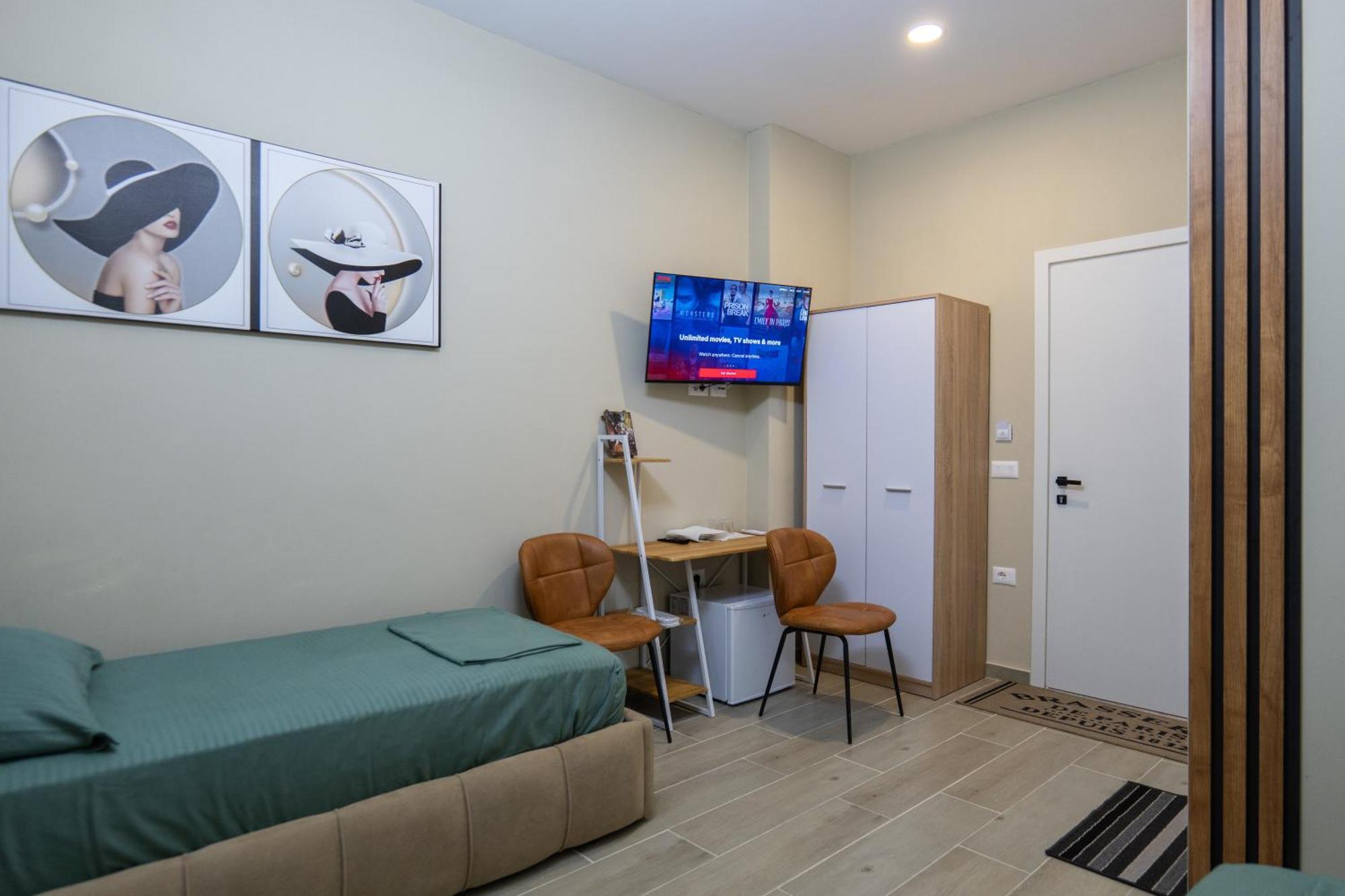 City Center Rooms And Apartments Дуррес Экстерьер фото