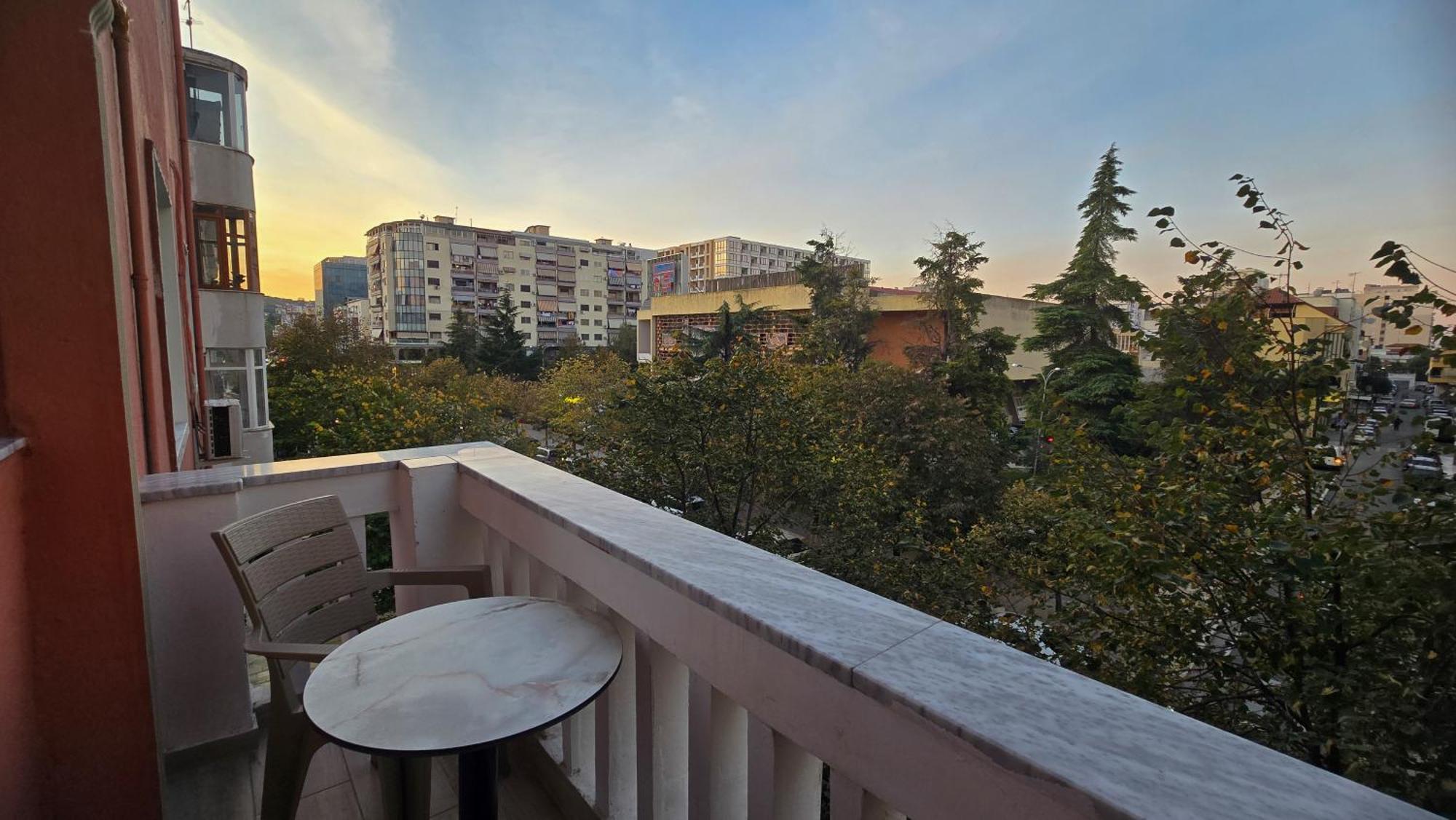City Center Rooms And Apartments Дуррес Экстерьер фото